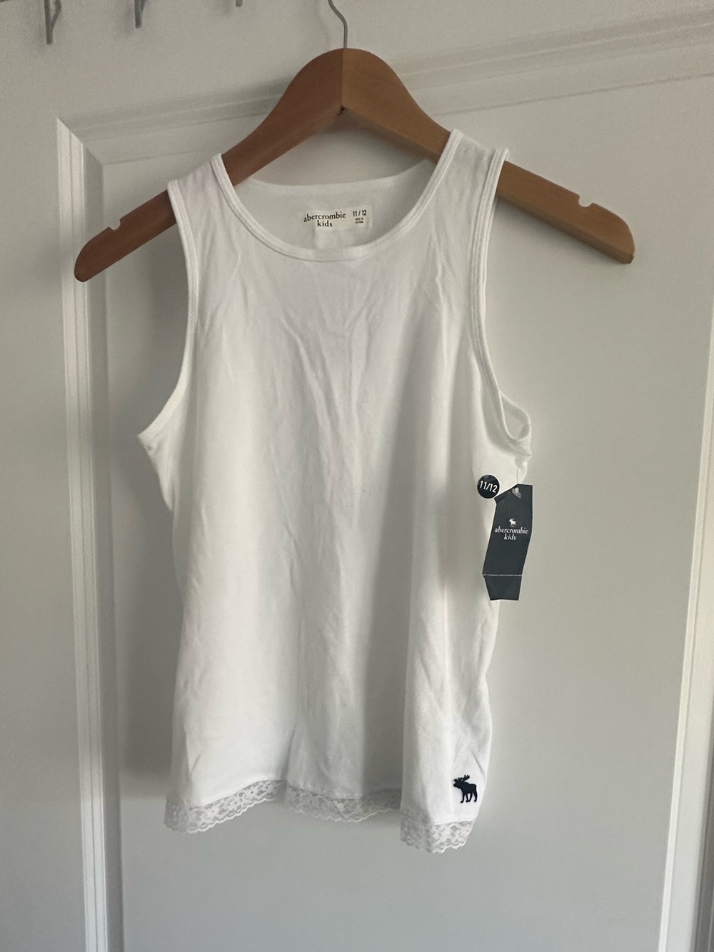 Abercrombie Kids White Lace-Hem Tank Top open back. Size 11/12 NWT